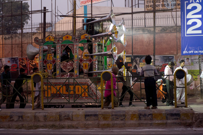 Joyous noise in Agra